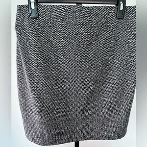 Apt. 9 Black and White Patterned skirt. Size M